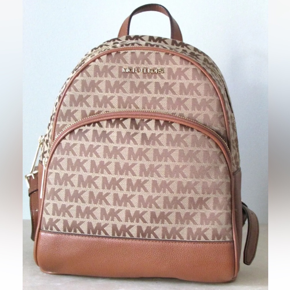 Pre loved 🌹 MICHAEL KORS ABBEY MD BACKPACK